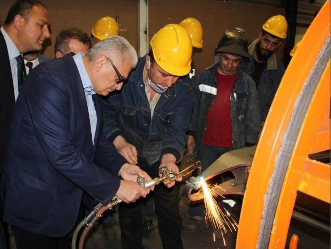 Ulaştırma Bakanı Yıldırım, Oksijen Kaynağı Yaptı