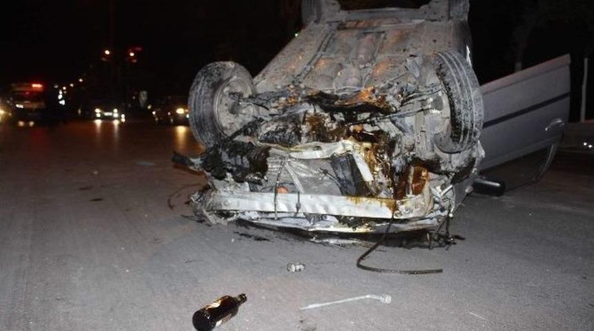 D&uuml;z Yolda Takla Atan Ara&ccedil;tan Yola Alkol Şişeleri Fırladı