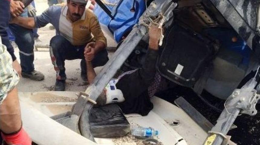 Kullandığı Trakt&ouml;r&uuml;n Altında Kaldı