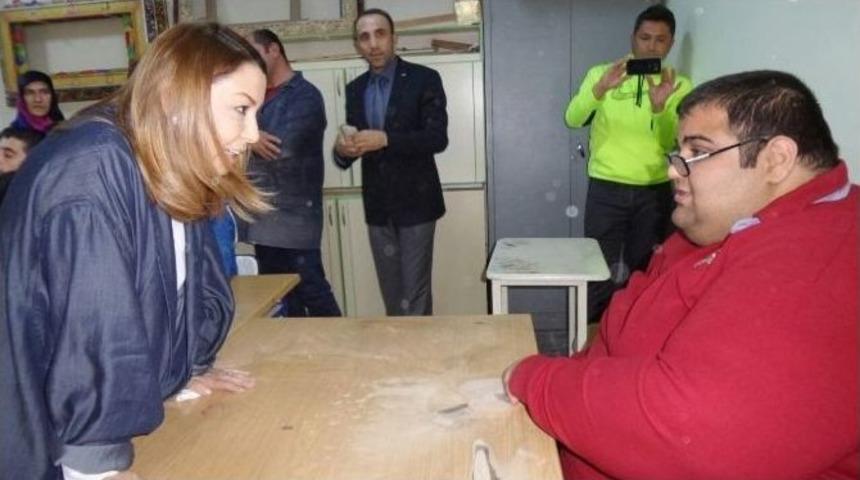 Ak Parti Malatya Milletvekili &Ouml;znur &Ccedil;alık: