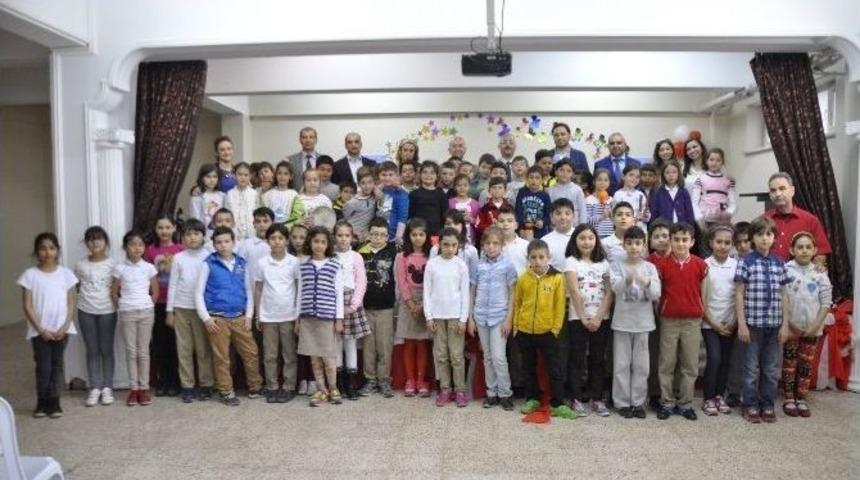 İlkokul &Ouml;ğrencilerine M&uuml;zik Dersi