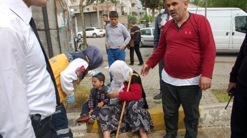 Hafif Ticari Ara&ccedil; Y&ouml;n Levhasına &Ccedil;arptı: 6 Yaralı