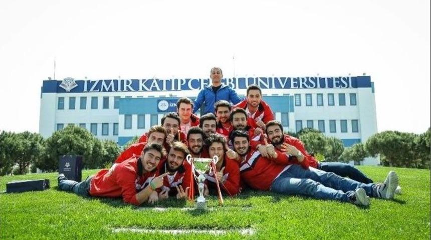 Rekt&ouml;r Prof. Dr. Akhan Kupa Sevincine Ortak Oldu