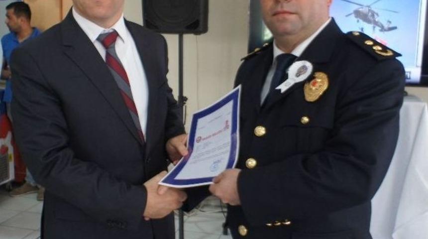 Polisler Başarı Belgesiyle &Ouml;d&uuml;llendirildi