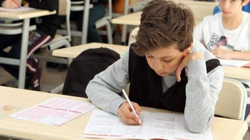 Siyer Yarışmasında Binlerce &Ouml;ğrenci Ter D&ouml;kt&uuml;