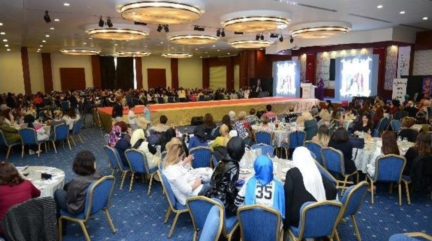 Asırlık &Uuml;&ccedil;etek Gelinlik &Uuml;niversite &Ouml;ğrencileri Yararına G&ouml;r&uuml;c&uuml;ye &Ccedil;ıktı