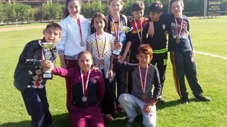 B&uuml;y&uuml;kesence Ortaokulu, Bocce Turnuvasında Kupaları Topladı