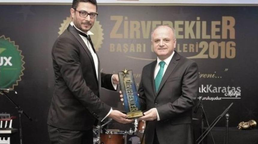 Zirvedekiler 2016 &Ouml;d&uuml;lleri Sahiplerini Buldu