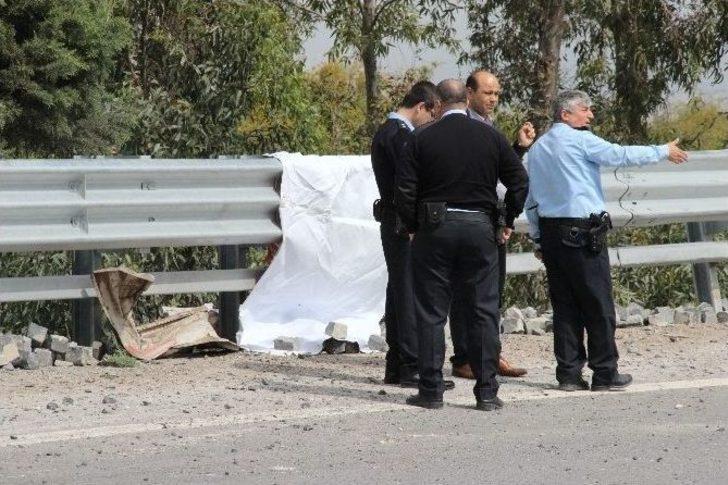 İzmir’de Tır Devrildi: 1 Ölü G2