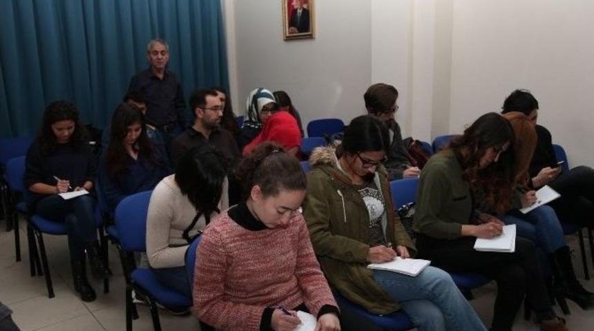 Gen&ccedil;ler Karikat&uuml;r &Ouml;ğreniyor