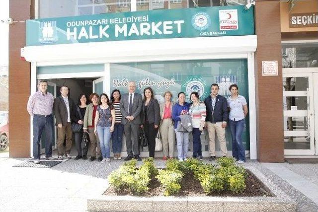 Chp’li Kadınlardan Halk Market’e Yardım