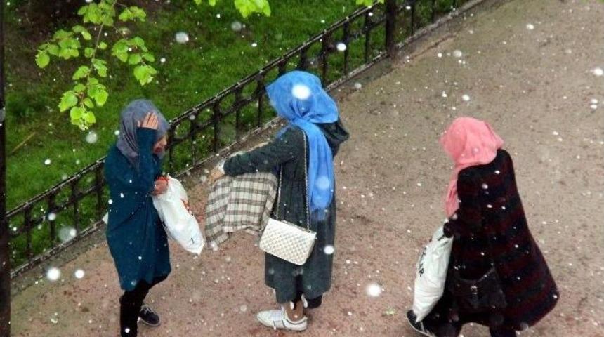 Samsun&rsquo;da Misket B&uuml;y&uuml;kl&uuml;ğ&uuml;nde Dolu Yağdı