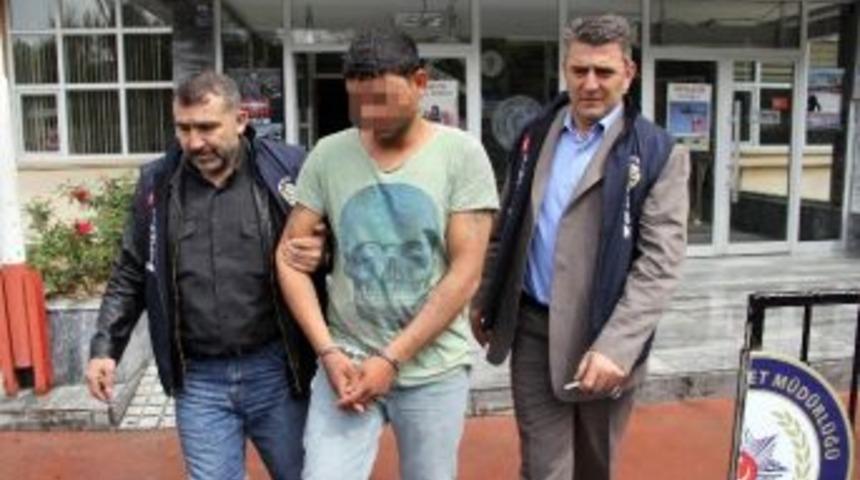 Kemerin Tokasıyla Darp Edip Telefonu Gasp Etti