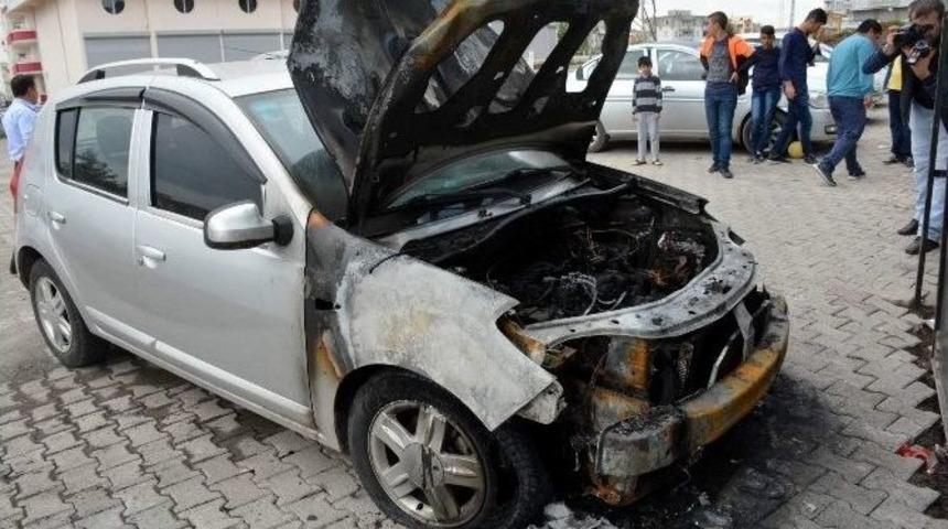 Park Halindeki Otomobil Kundakladı