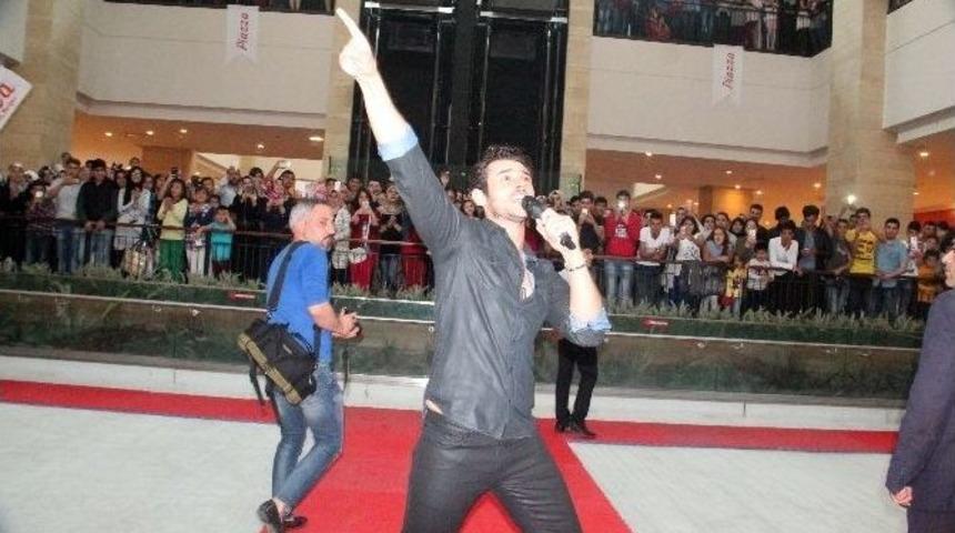 Cem Belevi, Şanlıurfa Piazza&rsquo;da Hayranlarıyla Buluştu