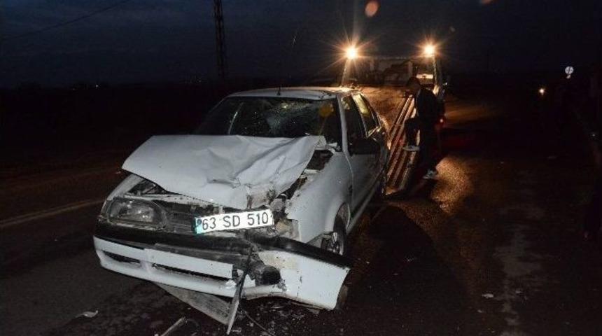 Motosiklet İle Otomobil &Ccedil;arpıştı: 2 Yaralı