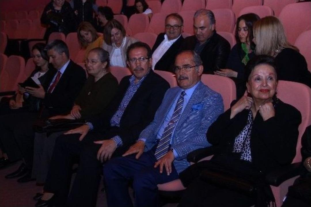 Senfoni Orkestrası &Ccedil;anakkale Şehitleri İ&ccedil;in Konser Verdi