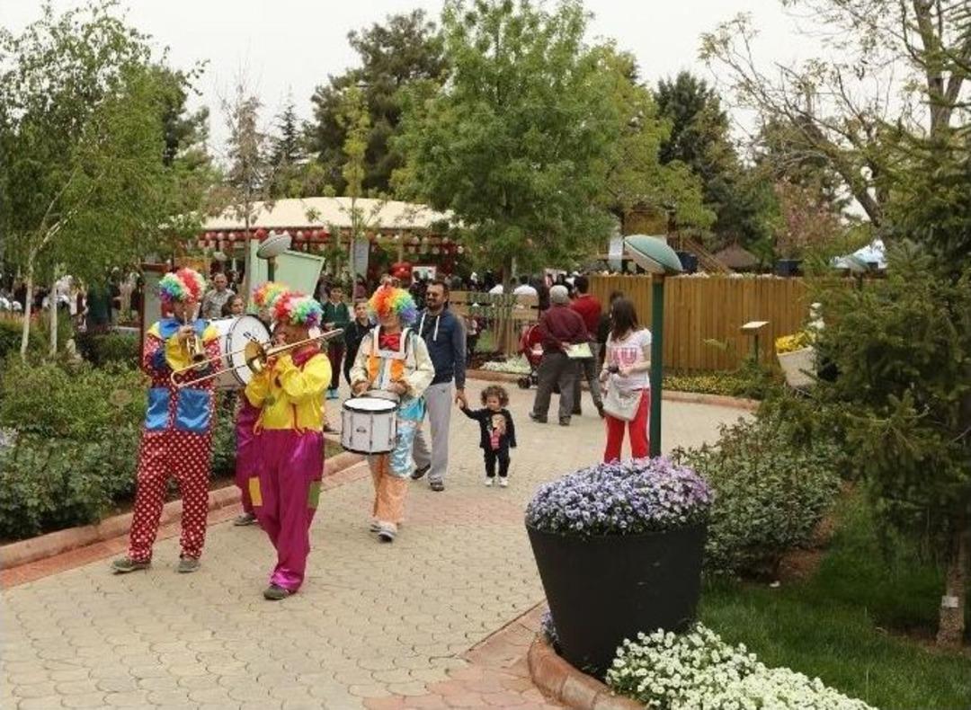 Gaziantep Botanik Bah&ccedil;esine Akın Etti