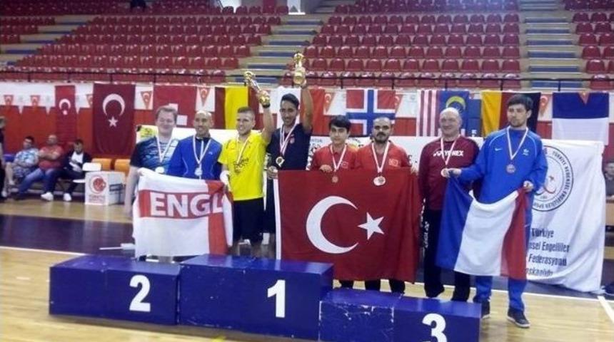 Bedensel Engelli Badmintoncudan B&uuml;y&uuml;k Başarı