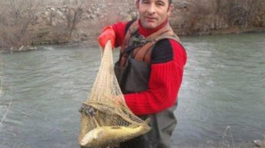 5 Yaşındaki &Ccedil;ocuk Kazara Babasını Tabancayla Vurarak &Ouml;ld&uuml;rd&uuml;