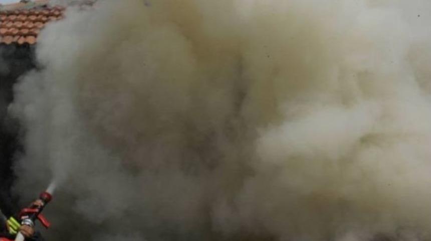 İncesu İl&ccedil;esinde İki Yangında Maddi Hasar Meydana Geldi