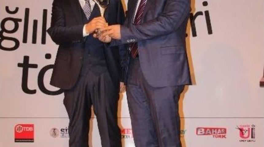 Narkoz&rsquo;dan Turhan&rsquo;a Yılın Doktoru &Ouml;d&uuml;l&uuml;