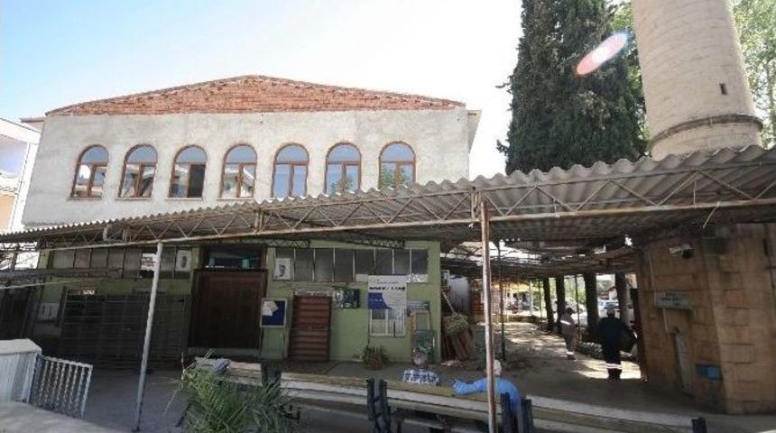 D&ouml;şemealtı Belediyesi Tarihi Camiyi Yeniliyor