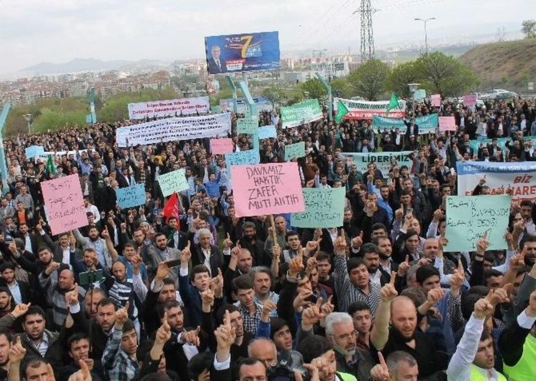 Konferansın İptaline Tepki