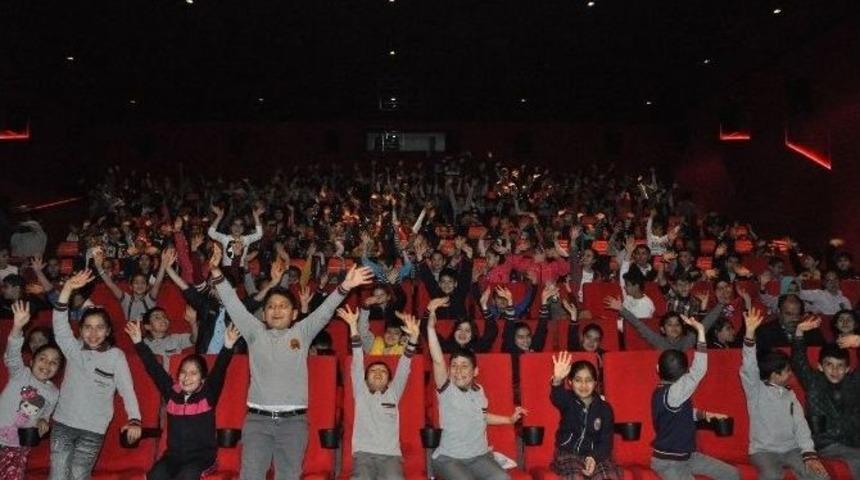 Hayatlarında İlk Defa Sinemaya Gittiler