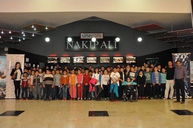 Hayatlarında İlk Defa Sinemaya Gittiler 1