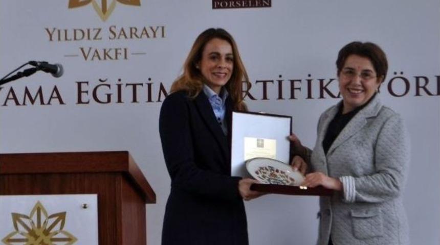 Porselenleri S&uuml;sleyen Ellere Sertifika