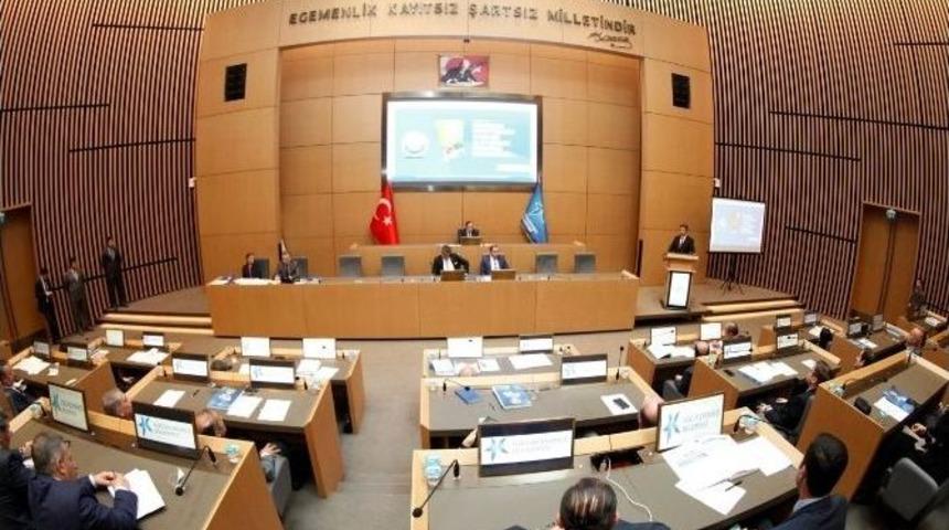 K&uuml;&ccedil;&uuml;k&ccedil;ekmece&rsquo;nin 2015 Faaliyet Raporu Onaylandı