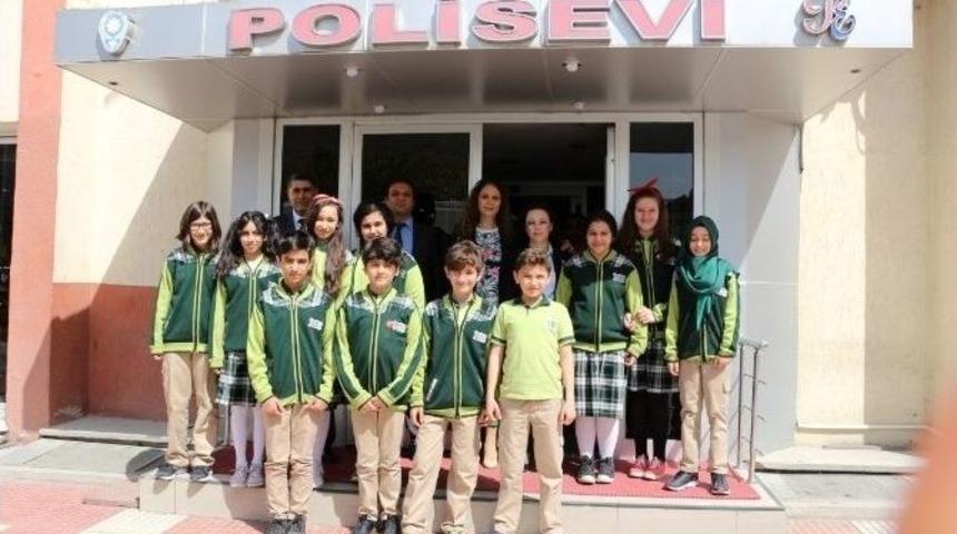 &Ouml;ğrenciler, Polisevini Ziyaret Etti