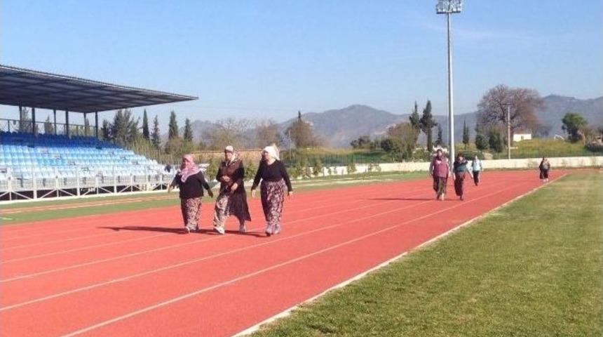 Kardeşk&ouml;y&rsquo;&uuml;n Kadınları Spor Yapıyor