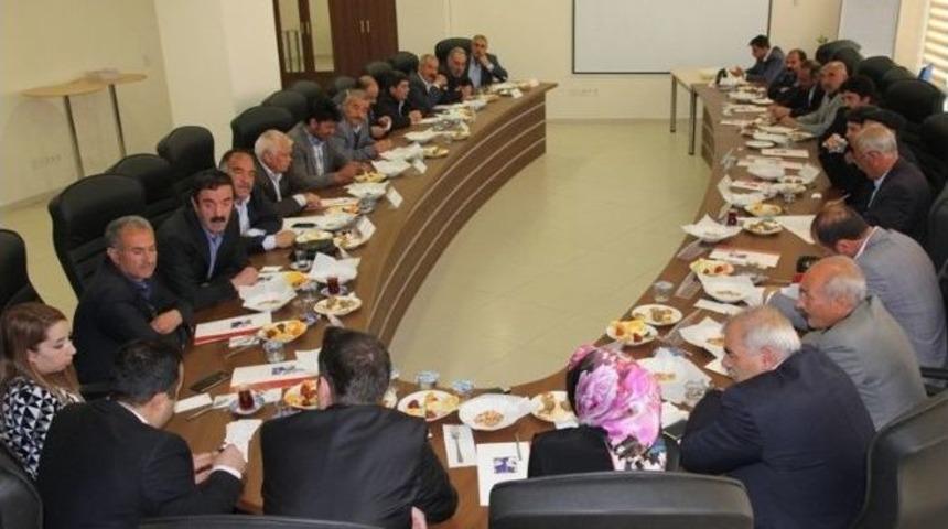 M&uuml;d&uuml;r Yanmaz Muhtarlarla Bir Araya Geldi