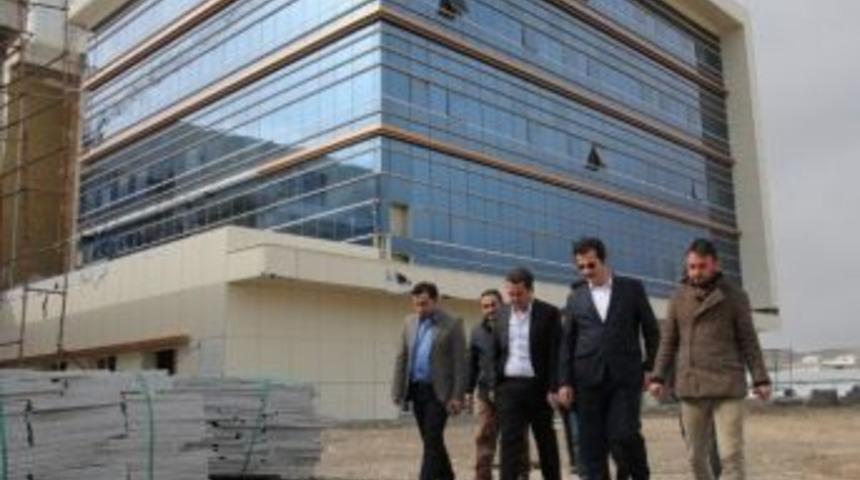 M&uuml;d&uuml;r Yanmaz, Hastane İnşaatında İncelemelerde Bulundu