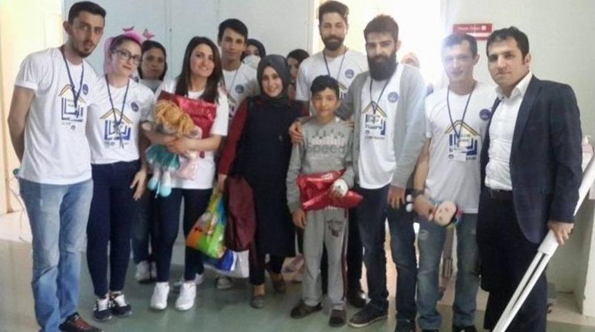 Yıldızeli G&ouml;n&uuml;ll&uuml; Gen&ccedil;lik Kul&uuml;b&uuml; Kaymakam Pınar&rsquo;ı Ziyaret Etti