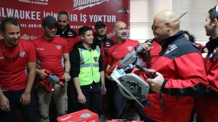 İş Adamından &Ouml;rnek Davranış