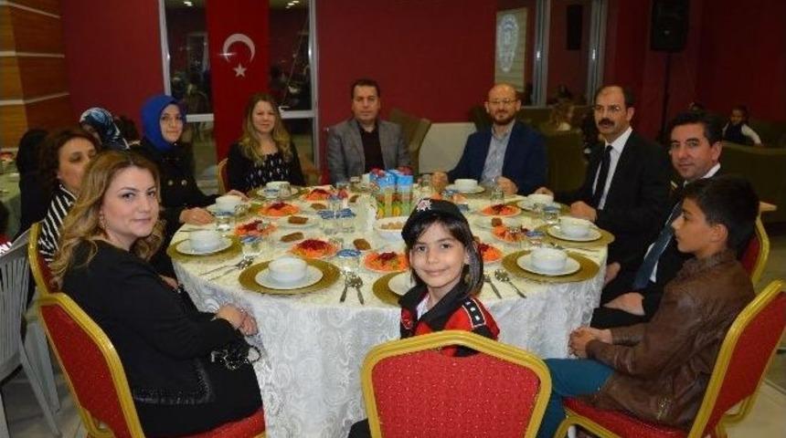 Niksar&rsquo;da Emniyet M&uuml;d&uuml;rl&uuml;ğ&uuml; Personeli Yemekte Bir Araya Geldi