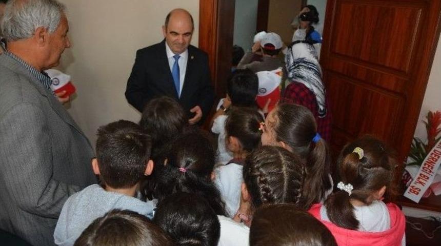 Ercan Kıvrak &Ouml;ğrencileri Polis Haftasını Kutladı