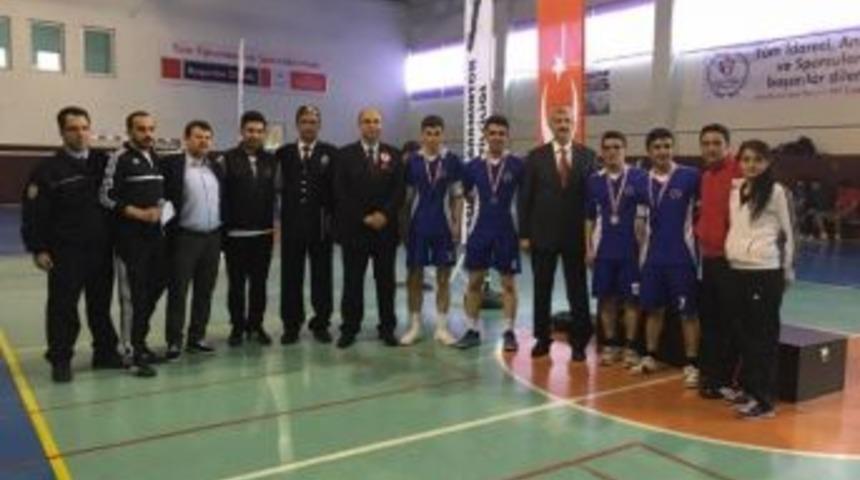 Badmintoncular Polis Haftasında Coştu