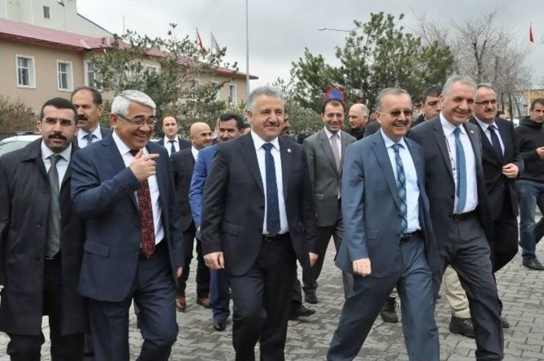 Arpa&ccedil;ay Belediyesi Ara&ccedil; Parkını B&uuml;y&uuml;tt&uuml;