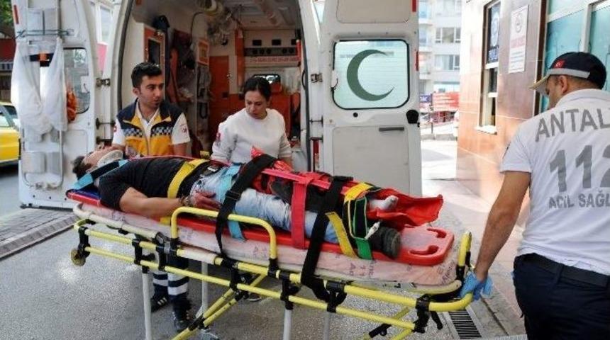 Alanya&rsquo;da Motosiklet Kazası: 2 Yaralı