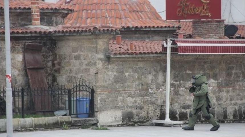 Meraklı Vatandaşlar Ş&uuml;pheli Paketi G&ouml;rmek İ&ccedil;in Birbirini Ezdi