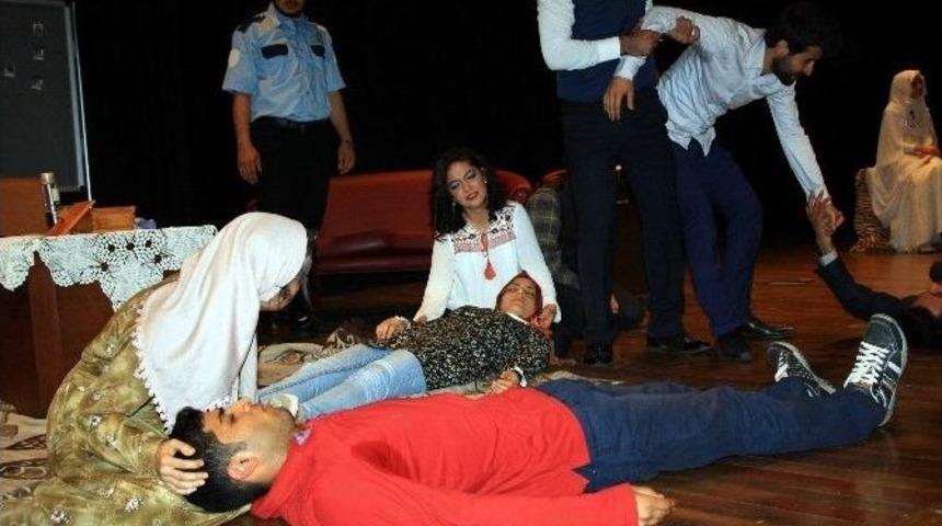 Lal Adlı Oyun Seyircisiyle Buluştu