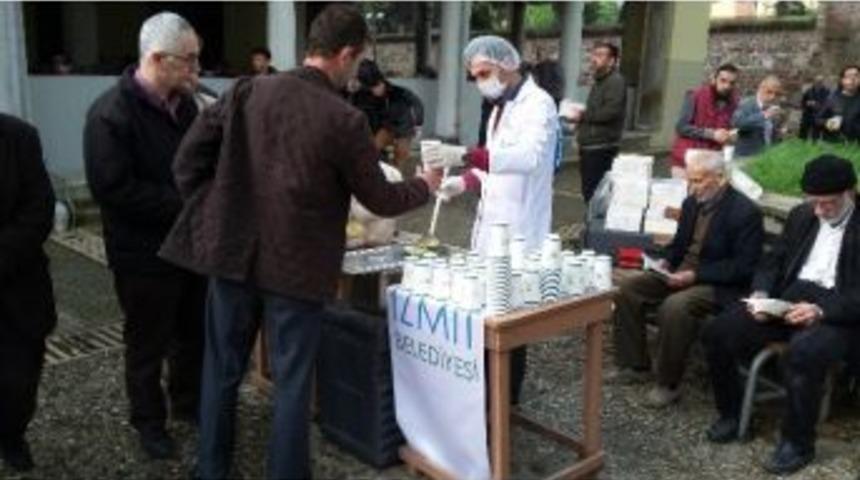 İzmit&rsquo;te Kutlu Doğum &Ccedil;orbası İkram Edildi