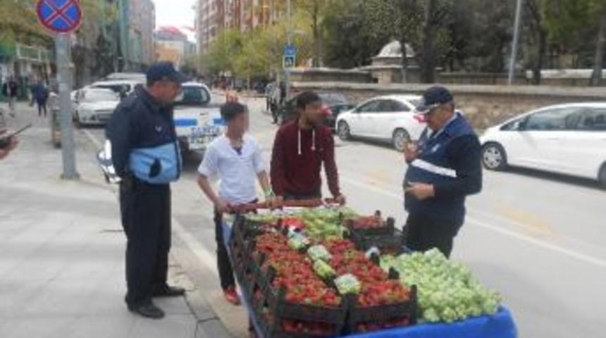 İzmit&rsquo;te Zabıta Seyyarı Affetmiyor