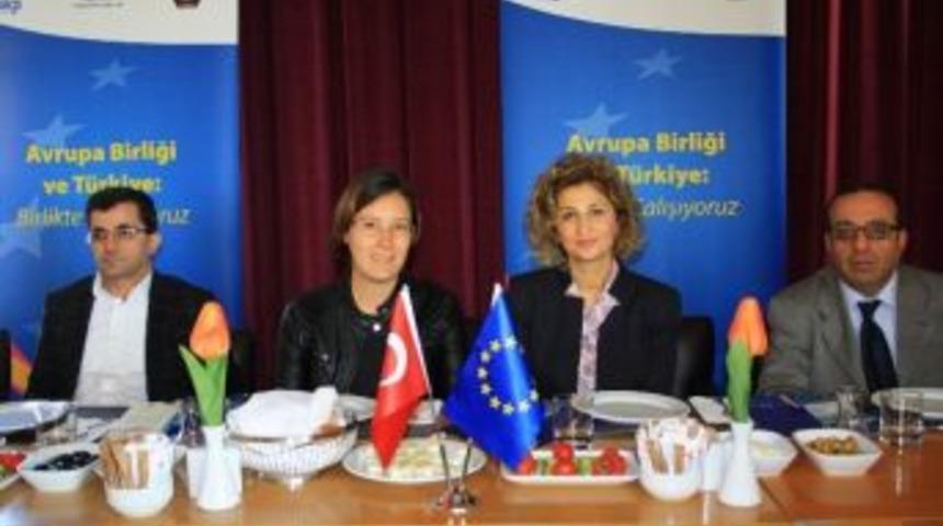 Dicle Üniversitesi Ve Dtso İşbirliğiyle Ab Konulu Toplantı Yapıldı