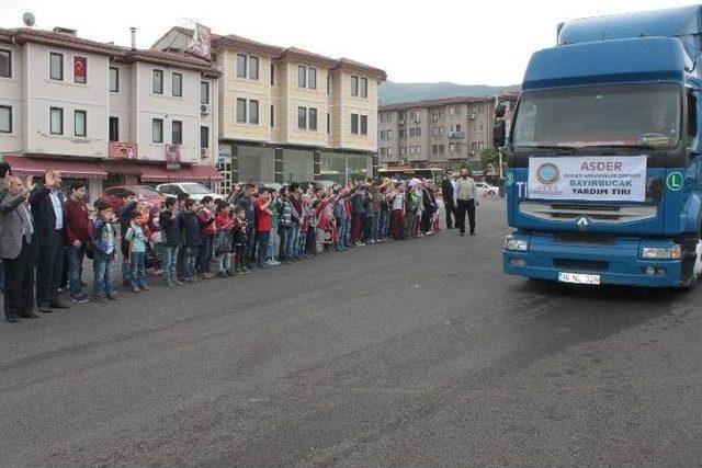 Suriyeli Öğrencilerden Bayırbucaklı Kardeşlerine Anlamlı Yardım