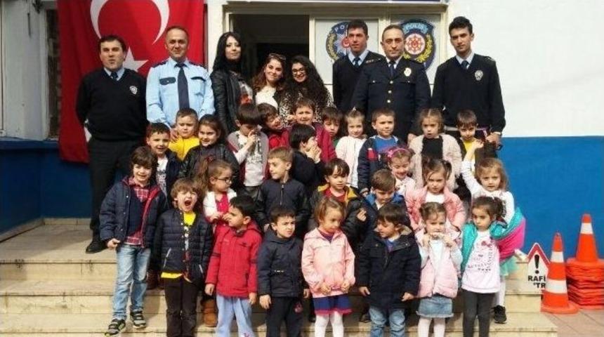 Trabzon&rsquo;da Miniklerden B&ouml;lge Trafik Şube M&uuml;d&uuml;rl&uuml;ğ&uuml;&rsquo;ne Ziyaret